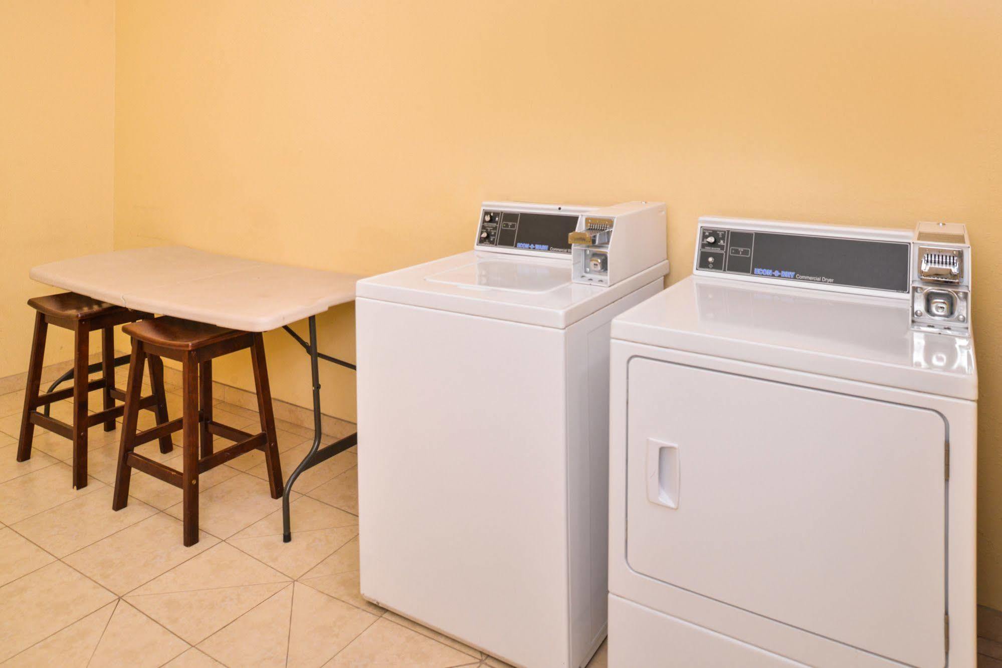 Americas Best Value Inn & Suites-Livingston Bagian luar foto